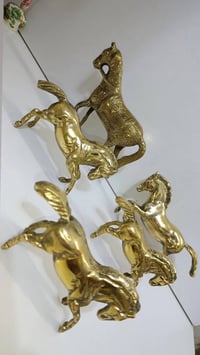 خيول نحاس • توصيل