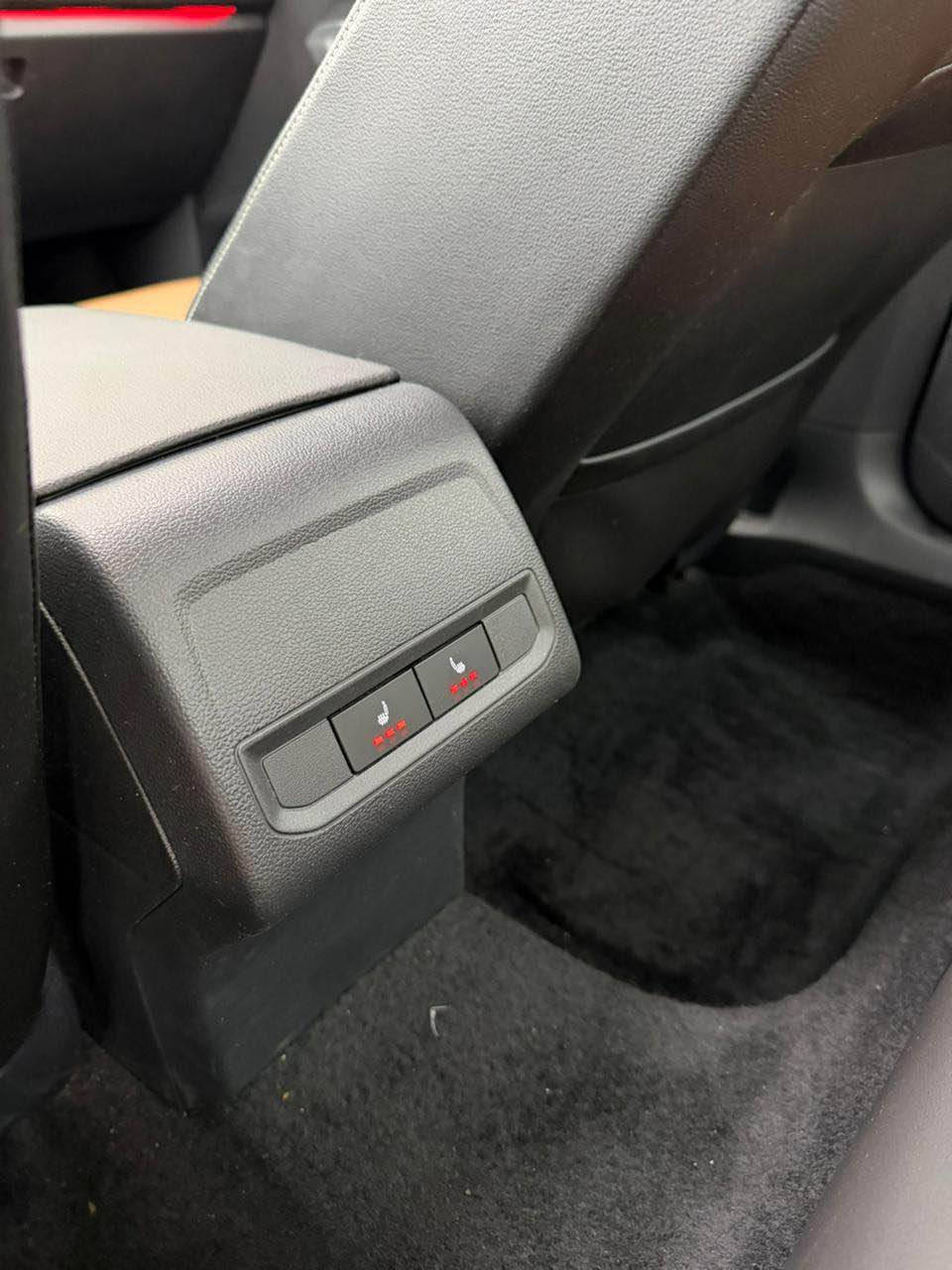 سلاو جیتا ٢٠٢٤ موسەفات پریمیۆم ٢٠٢٤ 
گوشین سارد و گەرم وایرلیس جارج رادار ٣٦٠ دەرەجە ناو قەیسی و رەش بیلادی کامل لیدی بیلادی لەسەرە  سیارەکە ٢١هەزار میل رۆشتوە پشت و پێش کەپسە بی ئیرباگە هەتا ئیرباگی شانیش بە شەرتە 
بۆنیت و جاملغ سبوخە بی ئەوەی یەک نوقتە داخیلی هەبیت 
نرخی 191 وەرقەیە و مەجالیک واتساپ✅
***********
*********** أربيل, العراق
