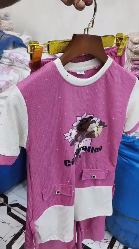 تراك بناتي محير 

ستراس شغل بالصدر

قياس  18/19/20

يلبس 14/10 سنه


**إذا كنت صاحب هذا الإعلان وتريد حذفه لأي سبب، رجاءا أرسل رسالة إلى الدعم الفني**