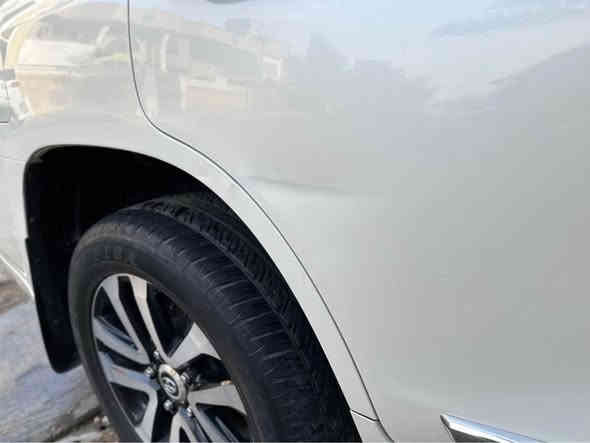 للبيع لاندكروز موديل 2019 شركة ساز معروف مواصفاتها سياره رقم بغداد بسمي سياره ماشيه 71 الف مكفوله من تبديل والصبغ بس بيها رصعه بالجاملغ الايمن ومطلعها بي دي ار  وبيها  شخط بالباب الايمن الخلفي كارت مكحل صوره موجوده بالمنشور 
السعر 53000$سياره موجوده في شارع فلسطين للاستفسار *********** بغداد
