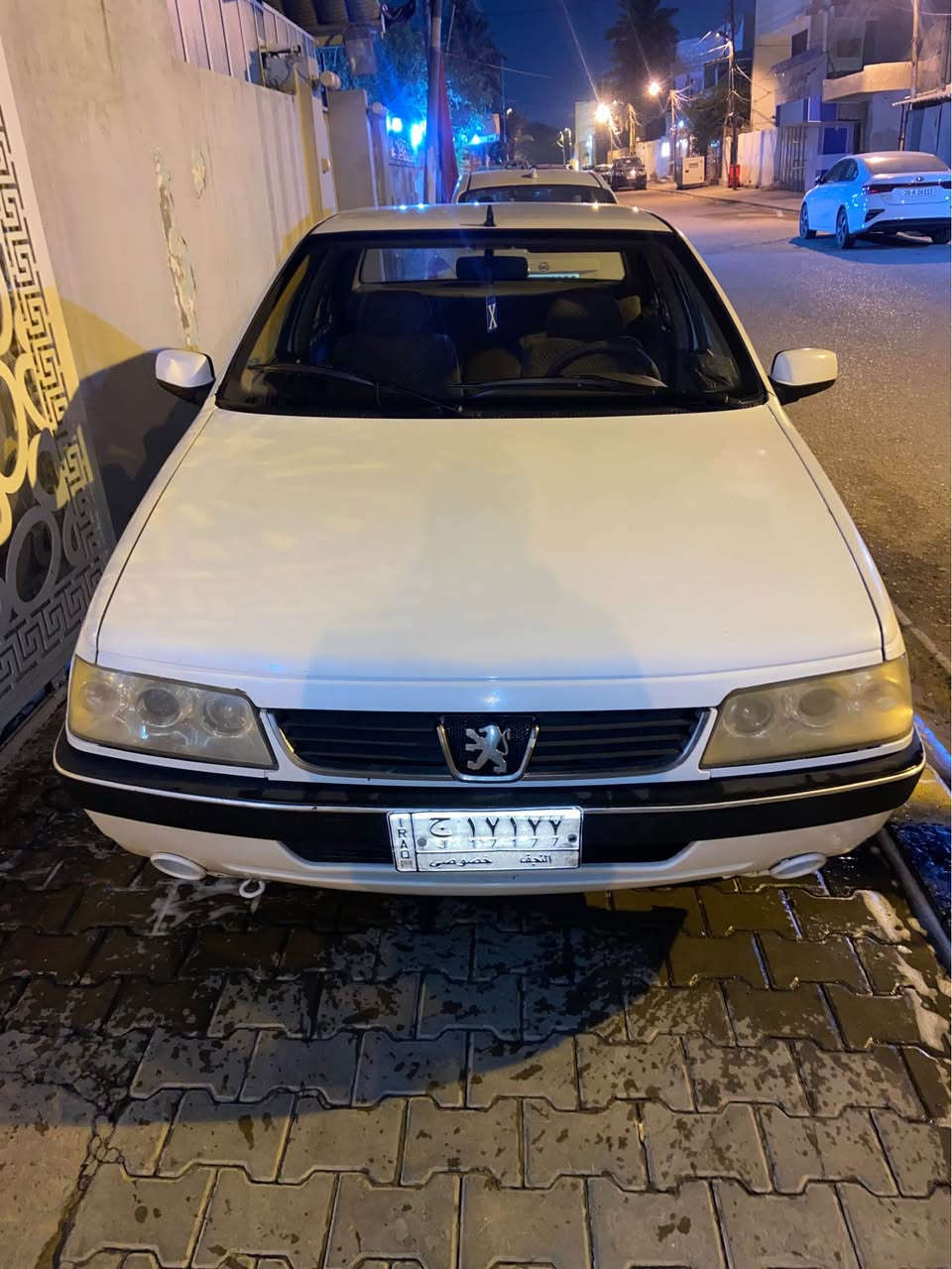 سلام عليكم /بيجو 405 شوفت عينك وبعد احلى من الصور ونضيفه تجي وتشوف اواجهك وي راعيه ماخذهه من راعيهه مباشر وسنوية ساقطه بال23 ورقم الماني السياره ماعايزه اي شي تشغل وتطلع كلشي شغال تبريد جام كهرباء لايت اشاير قفل سكيورتي كامله مكمله وتعجب الشراي ب46وبيهه مجال مكاني نجف حي الامير يم جامع عطيه الجبوري وهذا رقمي *********** النجف, العراق
