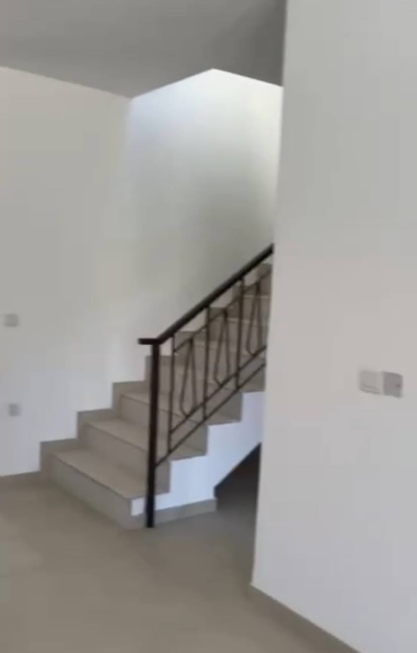 دار حديث بمجمع الكوثر
المساحه ١٥٠متر

غرفتين نوم، هول، استقبال، مطبخ، صحيات عدد 2.. 

كراج للسيارة وحديقه

 تدفع مقدمة 90مليون ليكدام! 

مطلوب البيت للمصرف 100مليون تبقه وره المشتري؟ 

كل شهر تسدد 500الف فقط

السعر الكلي 190مليون

اتصل هنا ***********
واتساب ***********
