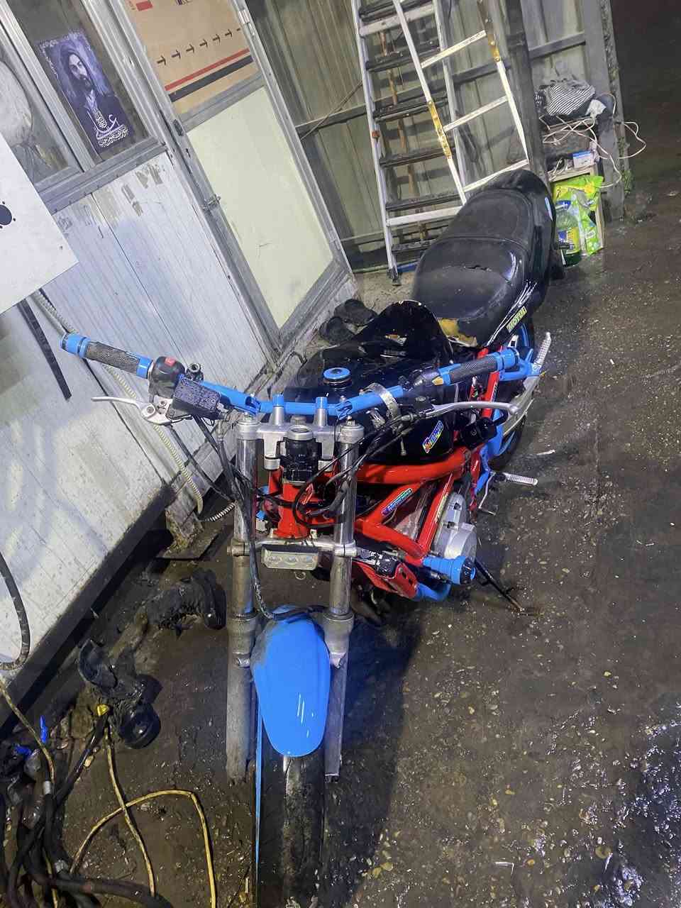 السلام عليك ساسوكي بانده دبل فصلهه واكفه ماتشتغل  وديتهه لمصلحين عالم تكول ولفات وعالم تكول كابريتر هاي الفيتربه الي منطقتي ما وديتهه لكفاح لان شغل  شاهد الله لان بالكفاح خابرتهم كالولي لازم تجيبهه يجوز ماطعه ناريه اهواي امور ف المهم رايدهه ب400قفل لان الدراجه الله شاهد متعوب عليهه وشوفتك عينك بس مجال ماعندي اصلح قفل مو تدخل خاص مع احترامي الك او اتخابر تكلي بيهه مجال ما اكدر والله معمرهه بيدي دراجه وشغلي الي وكففني ما اصلحهه ورايد ابيعهه مكاني بغداد بغداد جديده رقمي ***********ومتواجد واتساب
