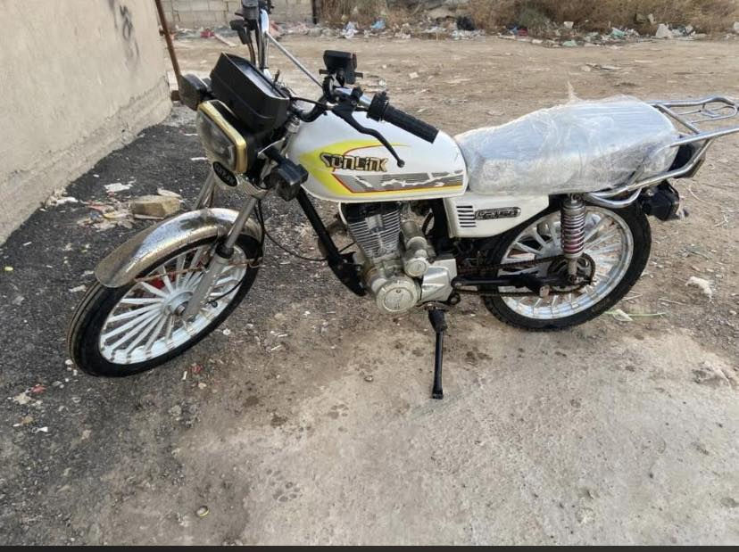 سلام عليكم دراجة سيفان سونك البيع موديل 2025 أوراق كاملة مكينة لا تبخير ولا تنقص ولا دخانة ولا نضوح كهربايات كلهة شغالة الدراجة ما بيهة اي نقص السعر 500و بيهة مجال مستعجل على بيعتهة مكاني بغداد آلشعب بوب شآم رقمي *********** ما متواجد على نت
