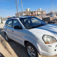 سياره توسان 2010 تخم تاير جديد حداديه جديده  تدفئه تبريد كله جاهز سيار...