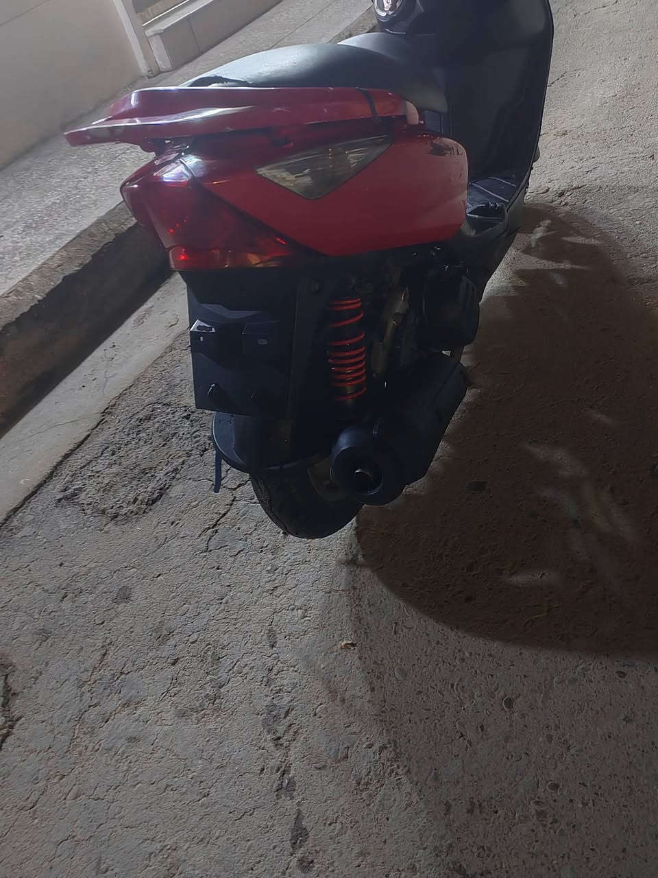 سلام عليكم دراجه ثعلب للبيع كامله مابيه نقص نكره سلف هندر شلعه معدل دراجه بلاديه السعر ٤٠٠ وبيه مجال المكان الدوره الرقم ***********الشراي يتصل لادز رساله
