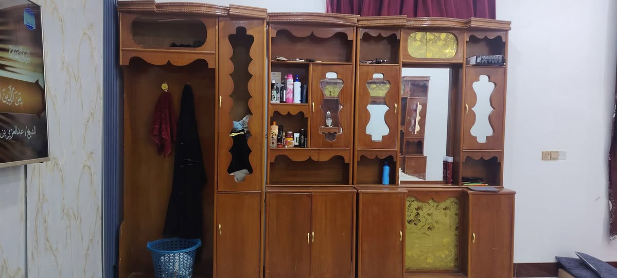 سلام وعليكم غرفه البيع نضيفه 6قطع مكاني خالديه لبحيره سعر 600لا مو شراي لا يجي ويكوم يكسر بسعرها تحياتي الكم رقم ***********
