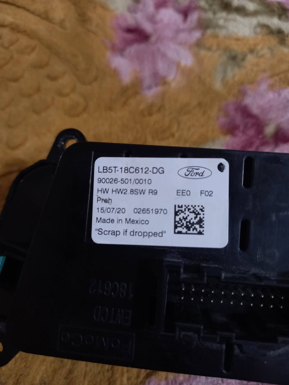 سلام عليكم وحدة تحكم فورد اكسبلور نظيفة جدا شغالة للبيع ب75 مكاني كربلاء تواصل واتساب ***********
