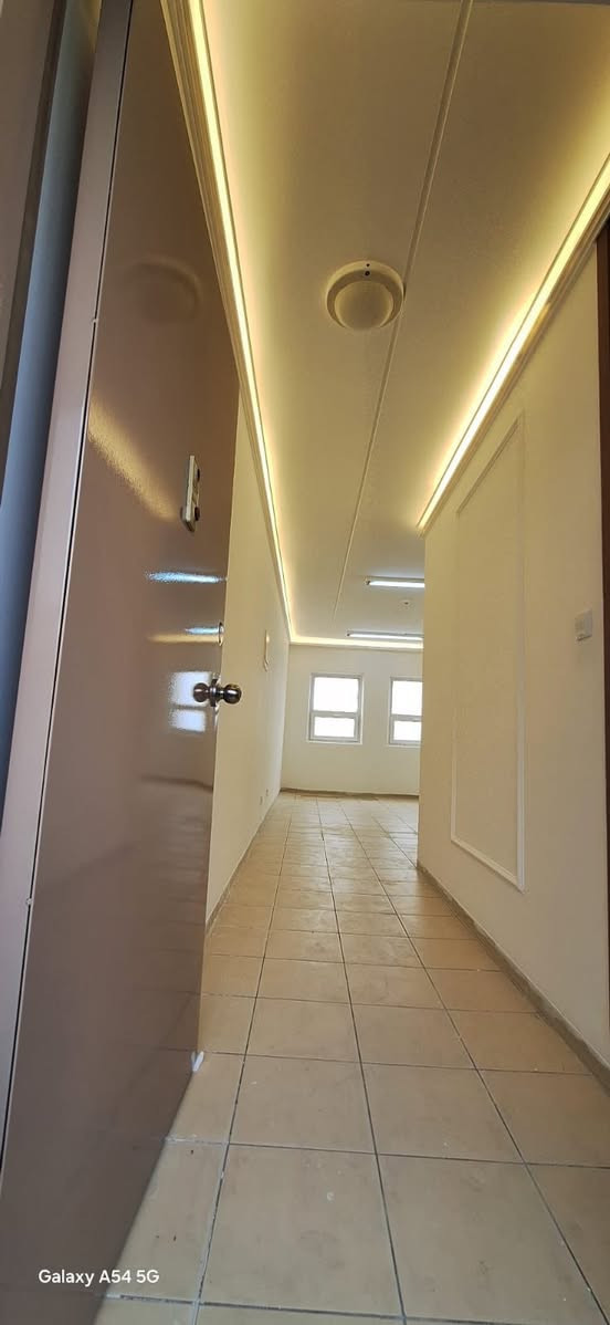 سلام عليكم عندي شقه اريد ابيعها كاش باسمي تحويل ع القديم بلوكA313/طابق 6 بيها ديكورات ومصبوغه جديد ومحد كاعد بيها كبل تستلمها سعره مناسب كلش متوازي ع بيعتها***********
