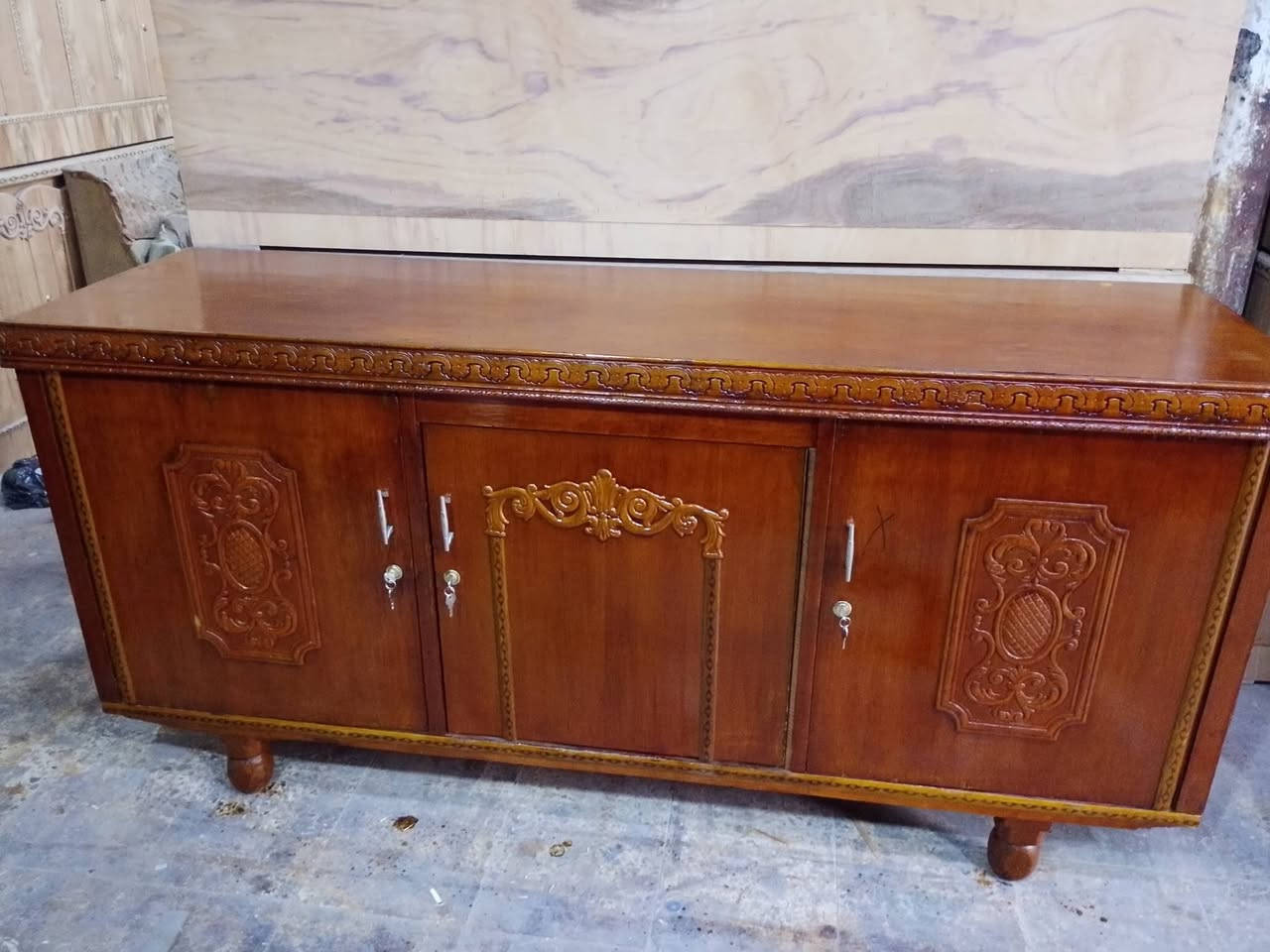 محل ياسر لنجاره انسب الأسعار بوفيات عدد 3 ثنين قياس مترين ونص الوحدة 110و وحدة مترين ب100 ميز تواليت عدد 3 الواحد على 60 زاوية ب15 كومديات الواحد ب10 ميز او منضد عدد 2  مال فراش قياس مترين ونصب50 وقياس 3 متر 60  العنوان بلد سوق المسقف قرب جامع بلد الكبير ***********
