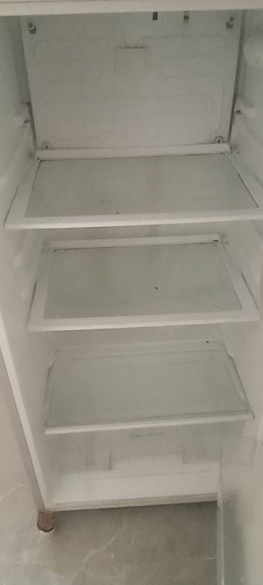 السلام عليكم ثلاجه الحافظ جديده ونضيف بيه ضمان السعر225 الف وبيه مجال للطيبن للتواصل على الرقم ما اتوجد خاص الرقم 
***********ثلاجه كدام عينيك نضيفه
