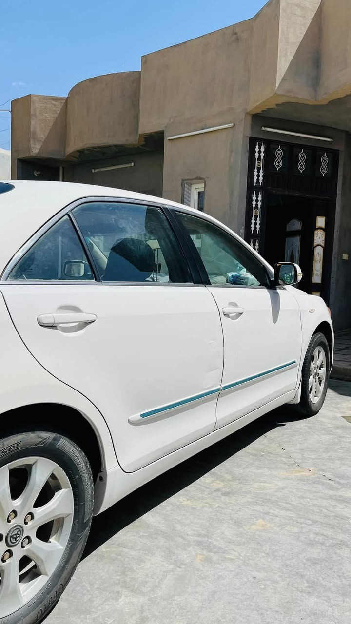 السلام عليكم         
مكلف بل نشر
 للبيع تيوتا كامري 2007 خليجي مواصفات GL محرك كير شرط كلين ما عدة كلير بل جاملغ الخلفي رقم 
صلاح الدين خصوصي باسمي تحويل ثاني يوم 
السعر 110 وبيها مجال غير متواجد على الخاص 
‭0782 912 8575‬
