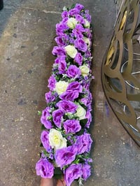 يتوفر لدينا ورد طبيعي  وورد صناعي   وورد امتار صناعي ومسكات تخرج ومسكا...