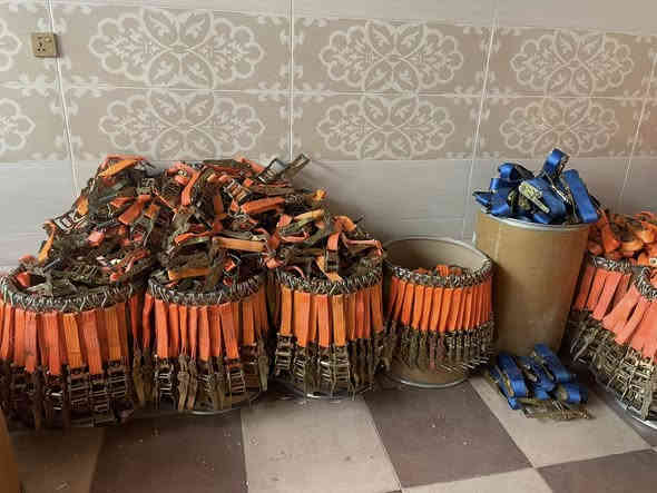 مرحبا اخوانی الاعزاء وصلتنا وجبة جديدة نظيفة ومضبوطة من ركائز(راكيز) بنوعين متوفرة حجم كبير ووسط  
سعر الكبير 5000
سعر وسط4000
وللمعلومات الكبير طول الحبل 3متر ونص والوسط بطول 3متر ونص الى ارع وخمس امتار والاطوال الاربعة والخمسة امتار بعدد كثير متوفر لدينا 
يوجد توصيل لجميع محافظات
سليمانية 2500
محافظات العراق5000
للطلب عن هذا منتج اتصل عل ارقام التالية
واتس ئاب***********
