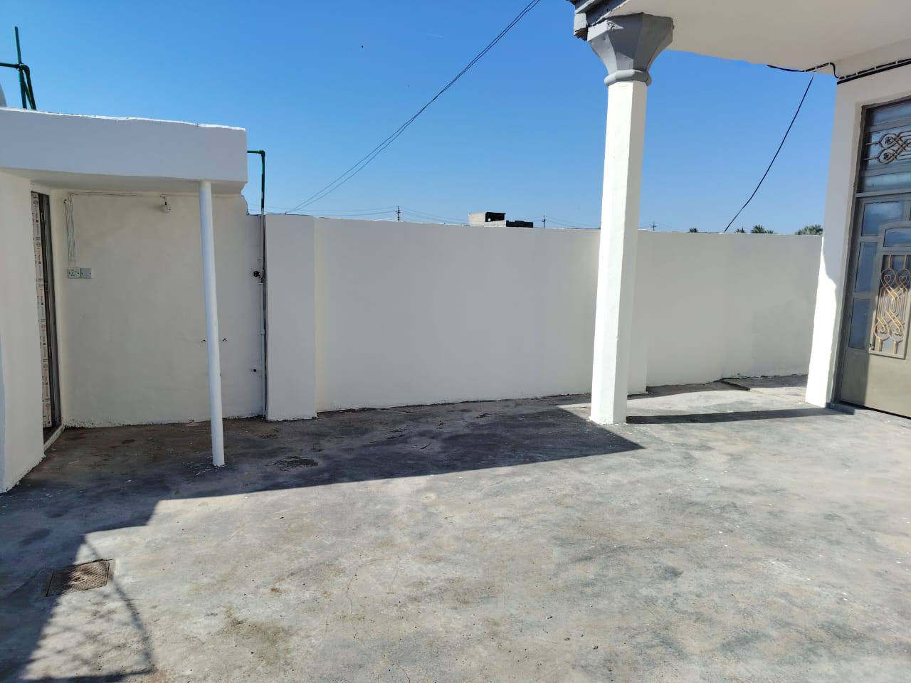 #دارـللبيع 🏦
#بسعرـمناسب 

دار للبيع 
⛔ السمحة 286 متر 
⛔ الموقع : ديالى المقدادية بلور العربنجية 
⛔الدار متكون من إستقبال ومطبخ وثلاث غرف نوم  وكراج وحديقة 
⛔سعر كلش مناسب لمن يبحث عن دار كبير وسعر مناسب 

✔️ للتواصل مع : ***********
