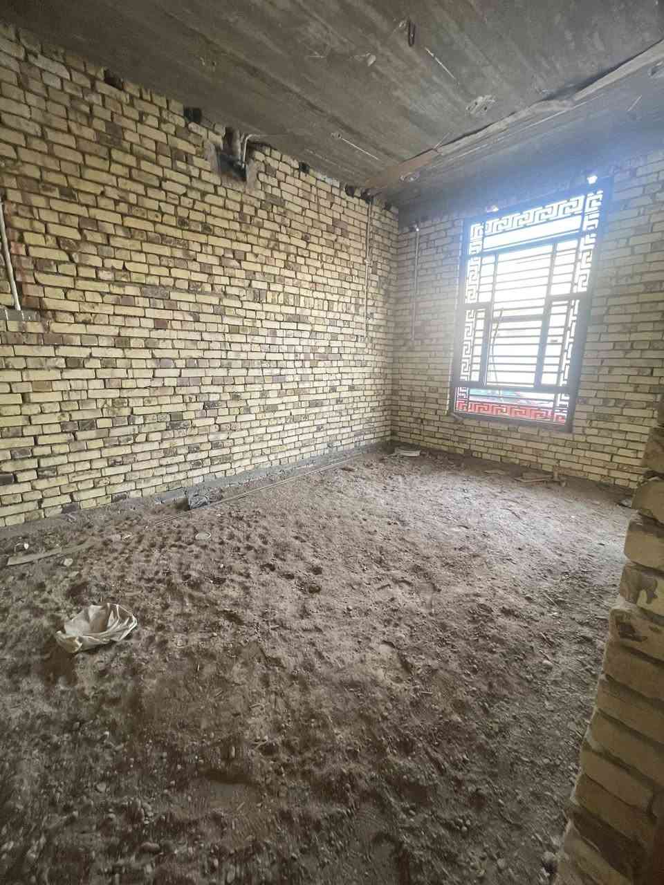 دار للبيع هيكل  مساحه ١٠٠ متر مربع ١٠*١٠
العنوان الجمعيات حي الاساتذه قرب المدرسة 
***********  السعر خاص
