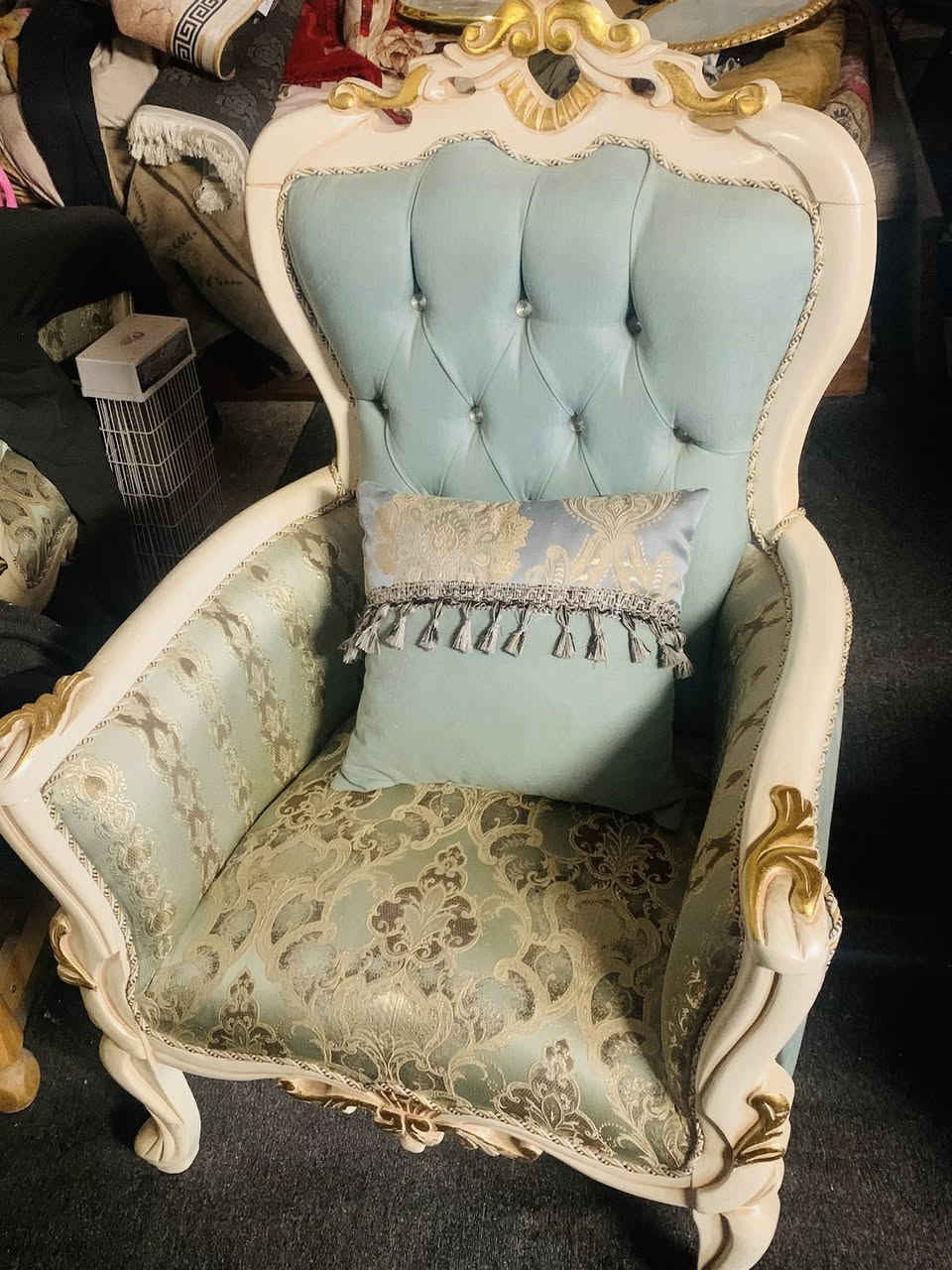 سلام عليكم تخم ثنين كبار و4صغار
زان مصري 
مستخدم شي قليل نضافه100/100
مكان بغداد 
***********بي واتساب 
سعر مليون ونص وبي مجال
