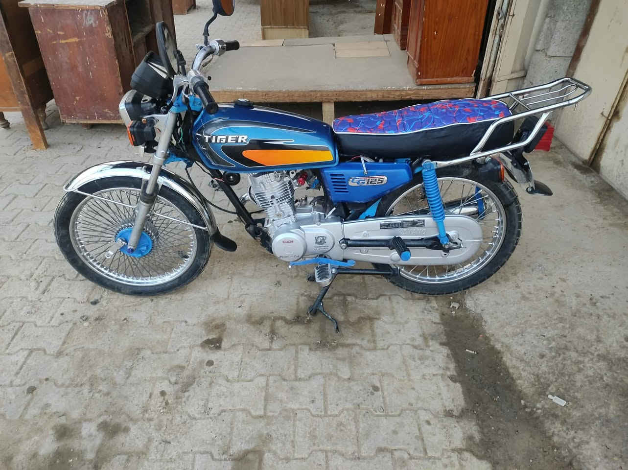 سلام عليكم لبيع دراجه يراني 4كير موديل2021 اوراق كامله تايرات جدد ضفيره وباتري كله جدد دبل شاير لايت علي ناصي كله شغله مكينه تخبل سعر400  وبيه مجال شراي بيه واتساب مكلف بل نشر مكان بغداد النهروان ***********
