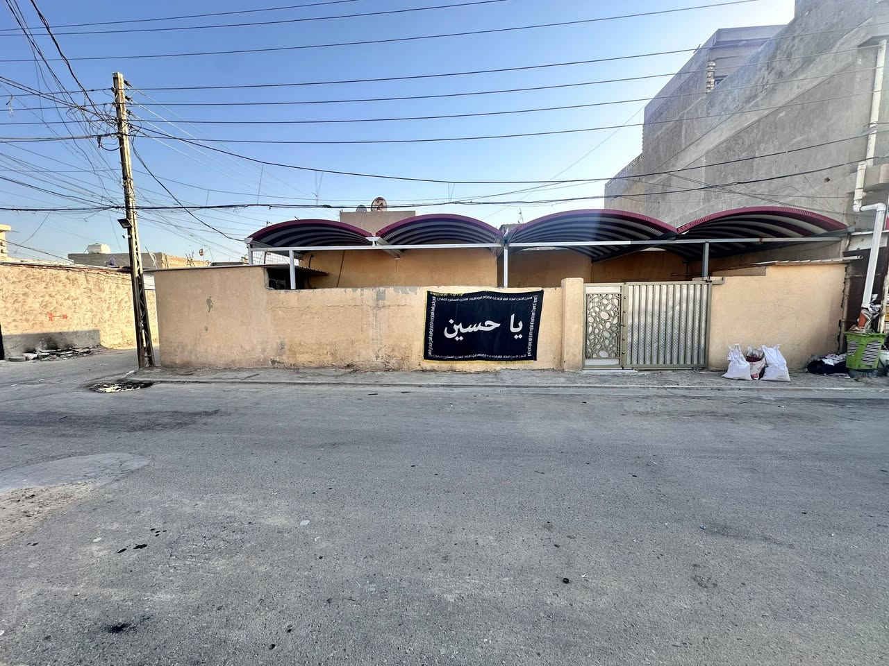عقار للبيع مساحة ٢٥٠ متر ركن موقع تجاري واجهة ١٧م و نزال ١٤.٧٠ م قرار ٢٥ 
العنوان : جسر ديالى القديم حي السلام 
للاستفسار اكثر : ***********
