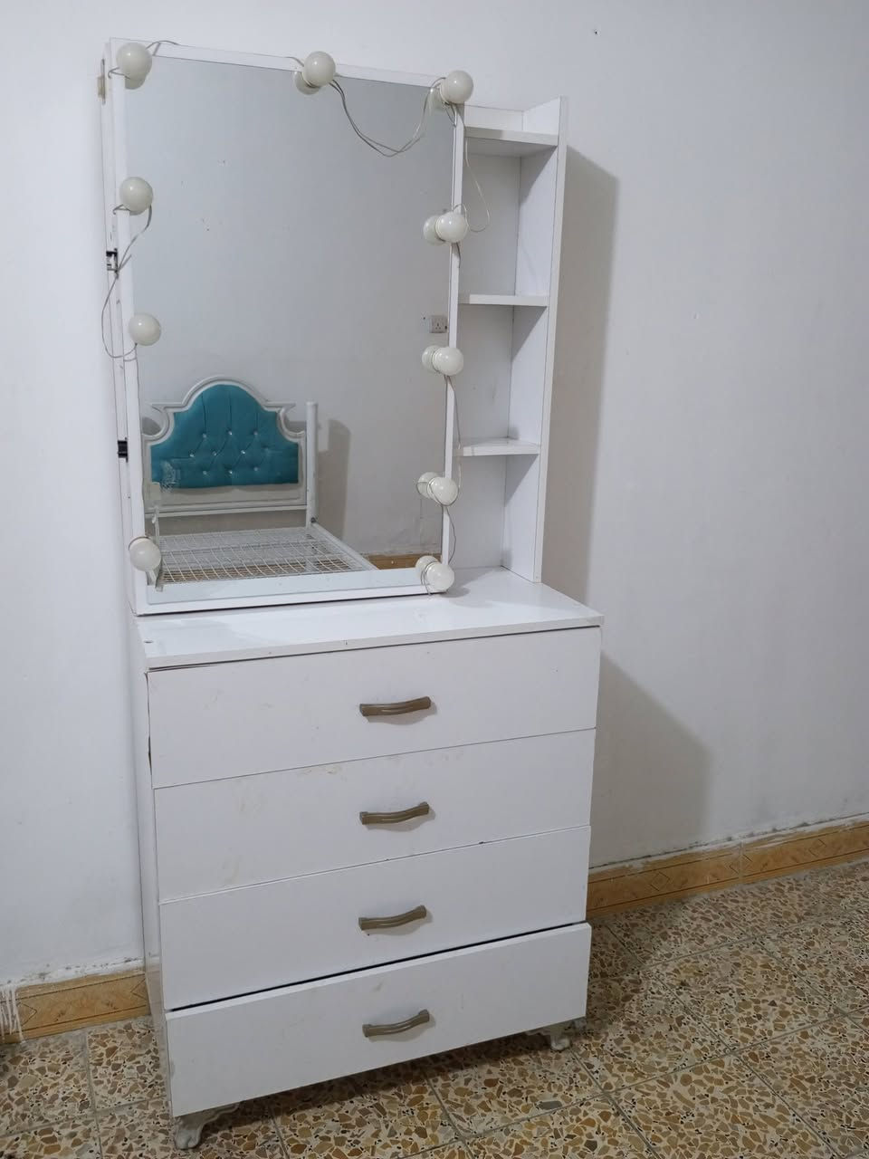 السلام عليكم غرفه شبابيه ٣ قطع نضافه ١٠٠ ب ١٠٠ سعر 250 الرقم ‏‪***********‬‏

