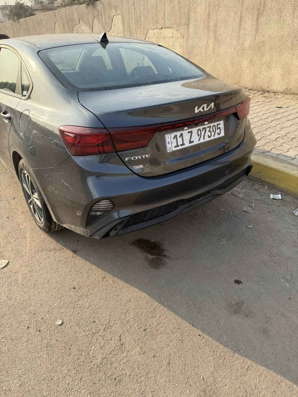 سلام وعليكم كيا فورتي موديل ٢٤ رقم بغداد الدولي. بدون ايرباك بدون لغد ولاشاصي. بدون تكم بيها صبغ. الباب الأيمن ربع الباب فقط. وبيها شخوط فقط الحادثه مال امريكا. العنوان. صليخ او  الاعظمية. تلفون ***********
