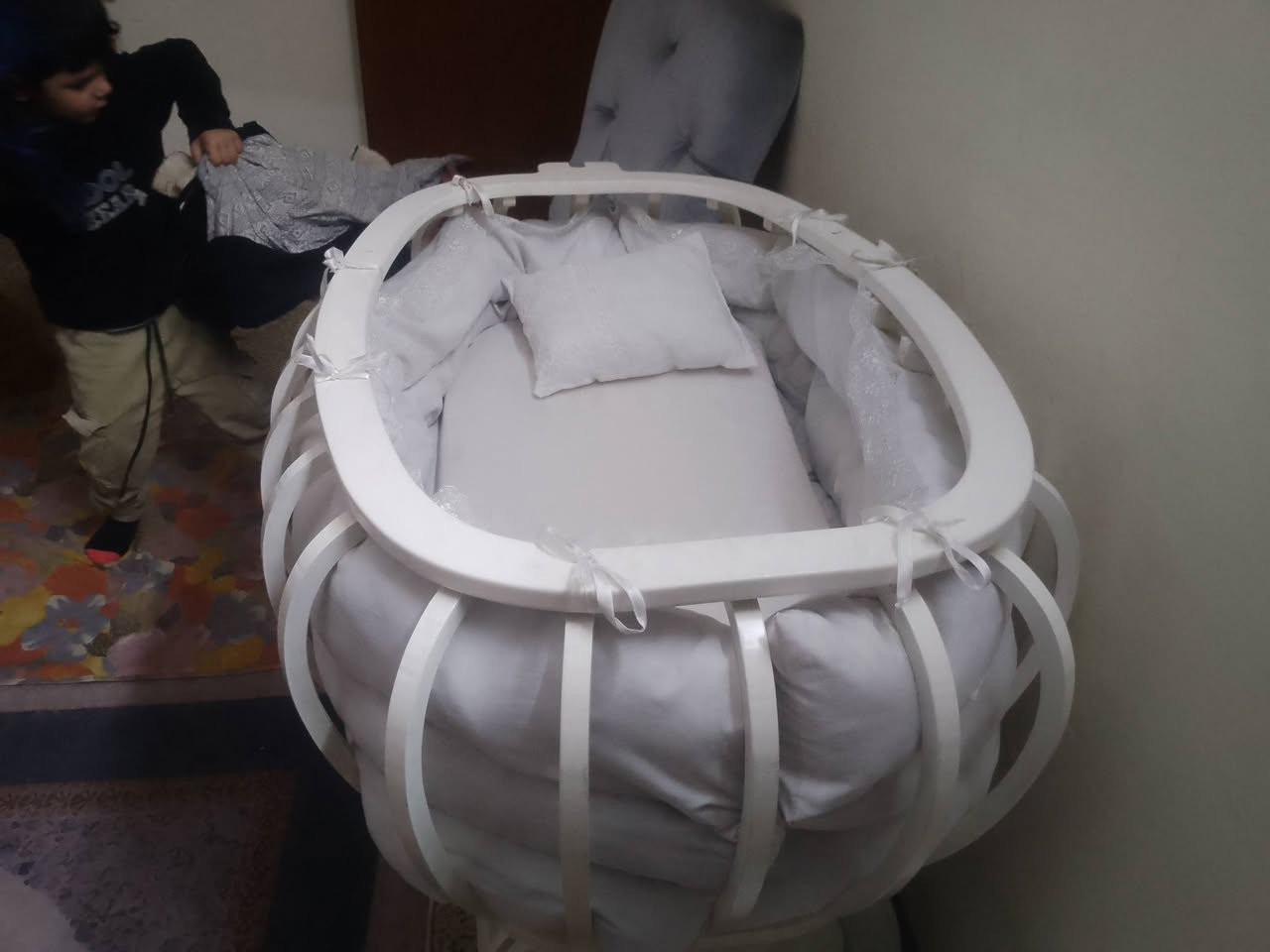 السلام عليكم كاروك مستعمل شي قليل هزاز السعر 50 
مكاني السيدية *********** مع الفراش ديباج
