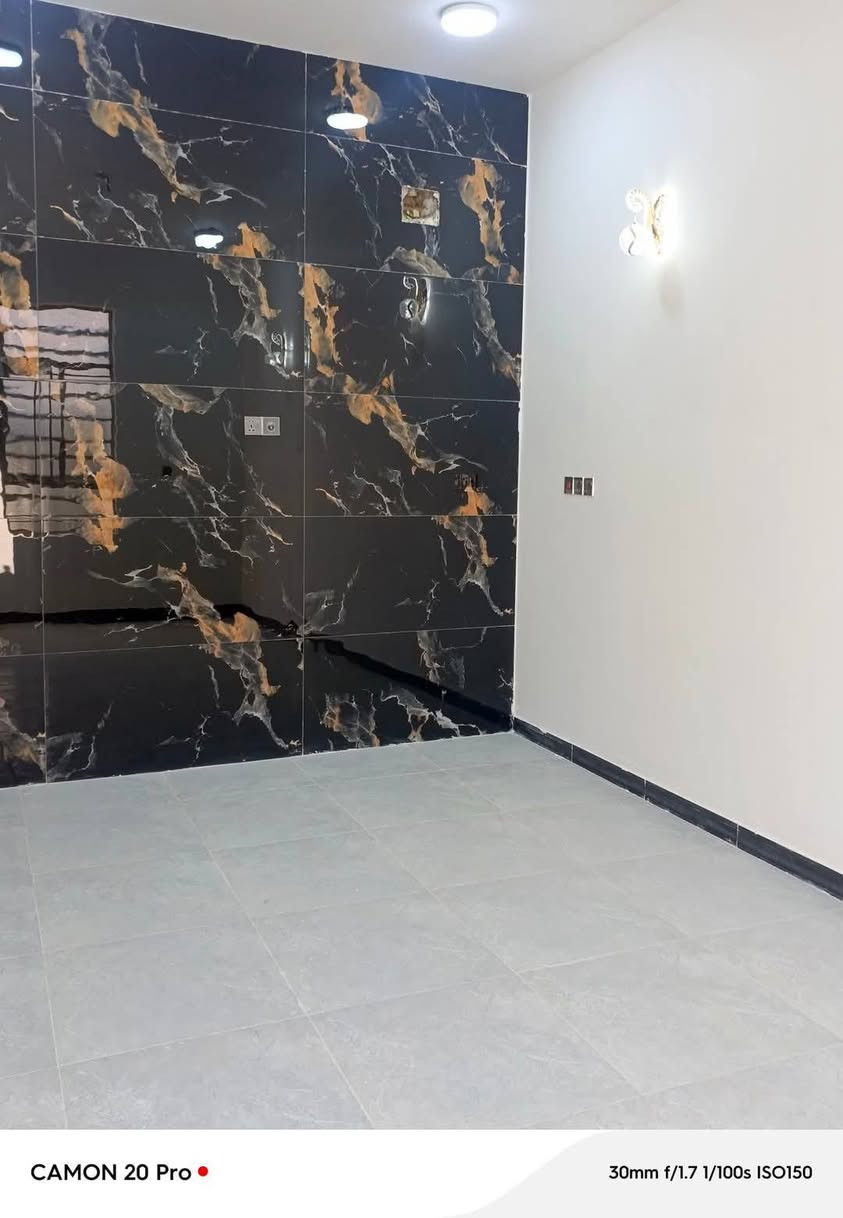 دار للبيع في حي ميسان قطاع 32 شارع عودة
المساحة 100 متر
الواجهة / 5متر 
النزال / 20 متر 
عرض الشارع /12 متر
الدار طابقين بناء جديد صب كونكريت وخريطة حديثه وفي مكان مميز
يحتوي الطابق الأول على غرفة وصالة واستقبال ومطبخ وصحيات داخلية وخارجية 
والطابق الثاني يحتوي على غرفة نوم وصاله وصحيات
السعر 155 مع المجال 
لمزيد من التفاصيل الإتصال على الرقم التالي 
*********** 
ابو حسن الخفاجي
