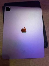 ايباد m2 • ١٢.٩ • قفل