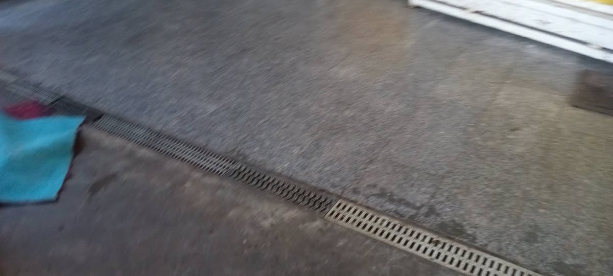 سلام عليكم مرسيدس للبيع فيها محرك بطه سياره رقم بصره رقم الماني موديل 84 راعيها موجودد السعر 25 *********** مكان السياره بغداد الاورفلي
