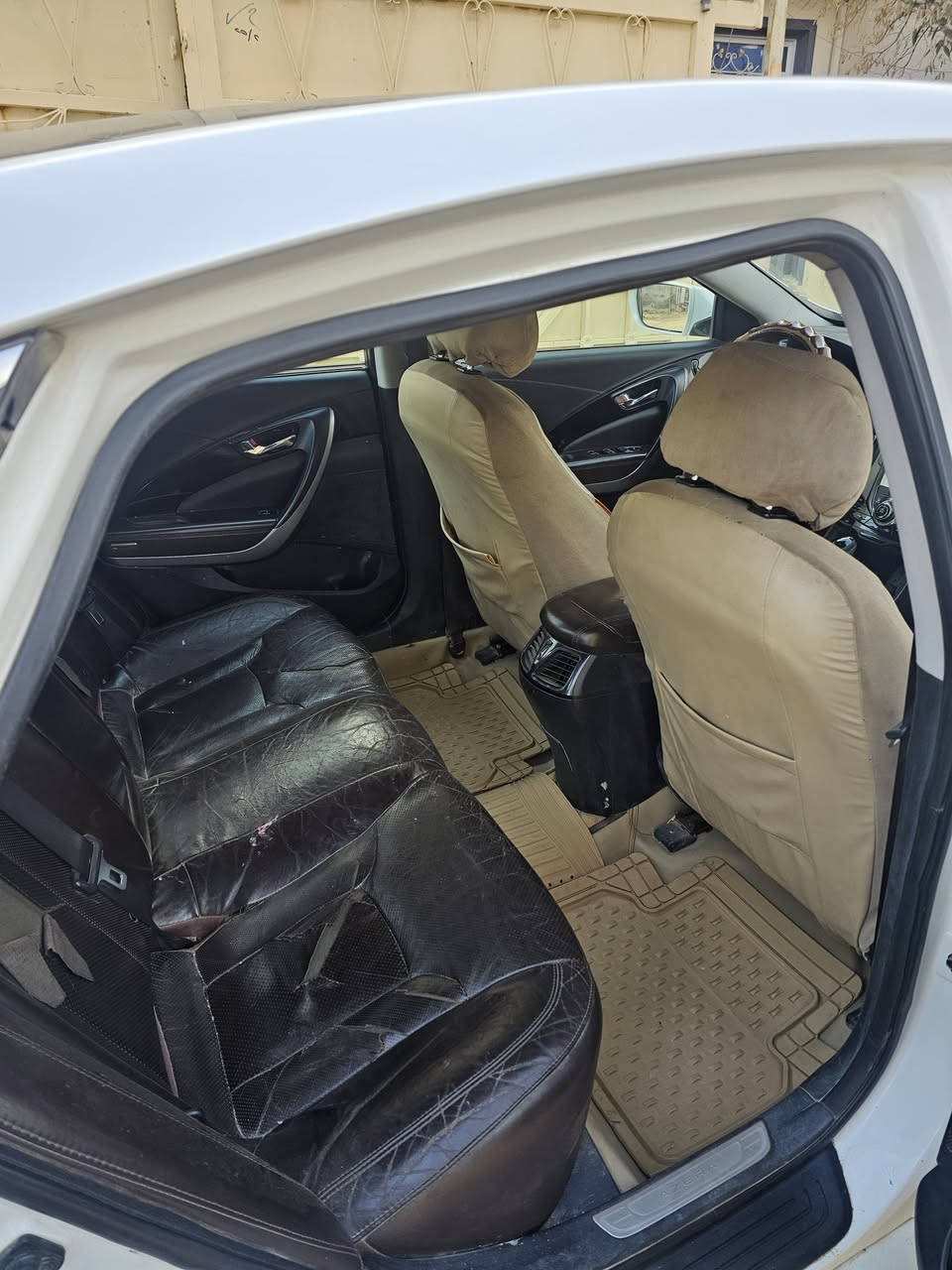 ازيرا موديل 14 فول مواصفات
رقم اربيل السعر (135) وبيها مجال بسيط 
غير متواجد عالفيس و مكلف بالنشر 
***********
