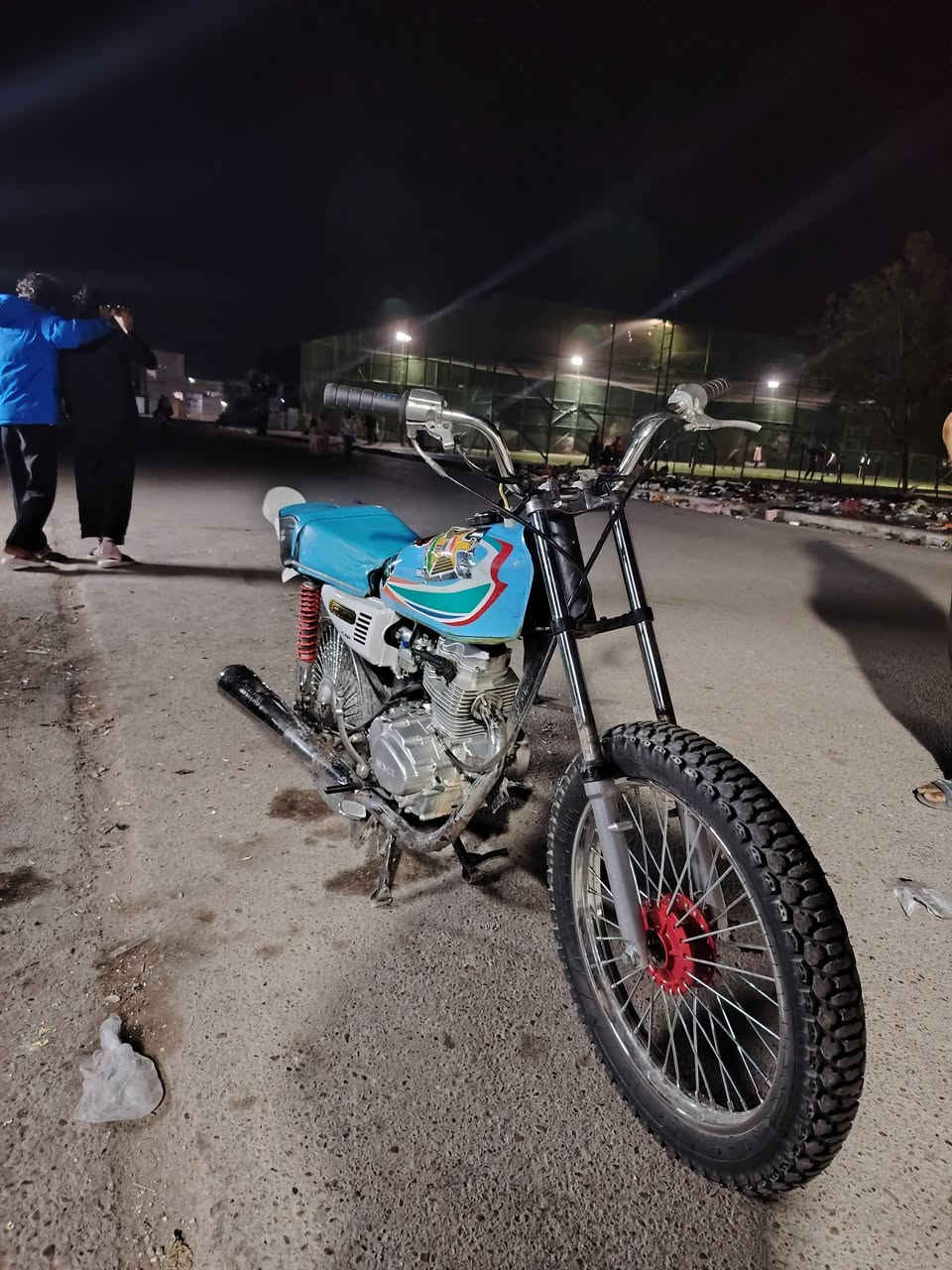 سلام عليكم دراجه للبيع مكينه ٢٣المكان بغداد الحسينيه بشارع ابو مهند السعر٣٧٥ وبيه مجال ***********
