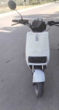 دراجة شحن f6 للبيع باتريات جديدة السعر ٢٢٥ بيها مجال بسيط ٠٧٧٢١٦٦٥١٠٠