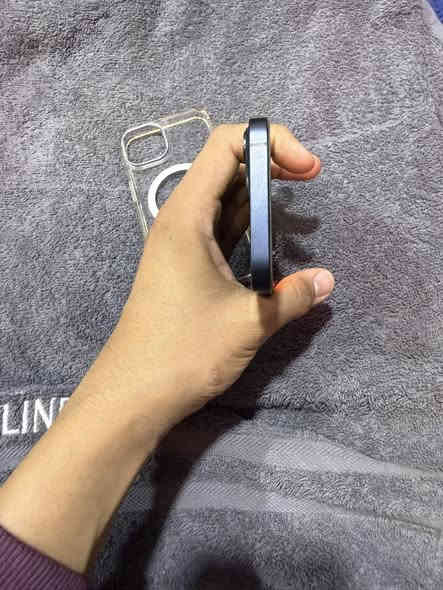 ايفون 13 عادي بطارية 89 ذاكرة 128 الجهاز جديد شخط ما بي مكفول من كلشي وتر بروف لون نيلي الجهاز بعدة بل ضمان السعر 450 وبي مجال المكان بغداد الشعب للاستفسار ***********
