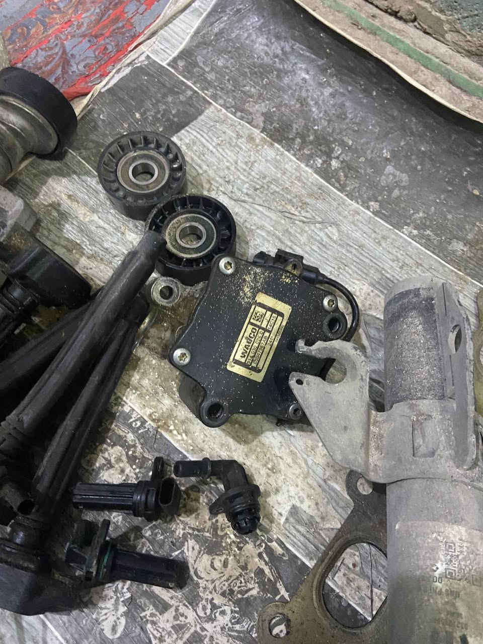 غراض c200 مديل 15للبيع مستخدمه كل القطع شغاله 
 دبل امامي 
دكشن بارد تفصيخ نضيف
ولف تبخير 
تخم مجاول
رولات 
قايش
قطرة محرك كامله ويه الداير
مسطرة نوزلات 
حساسات كام شفت

مكاني نجف حي الجامعه 
0 784 418 8709
