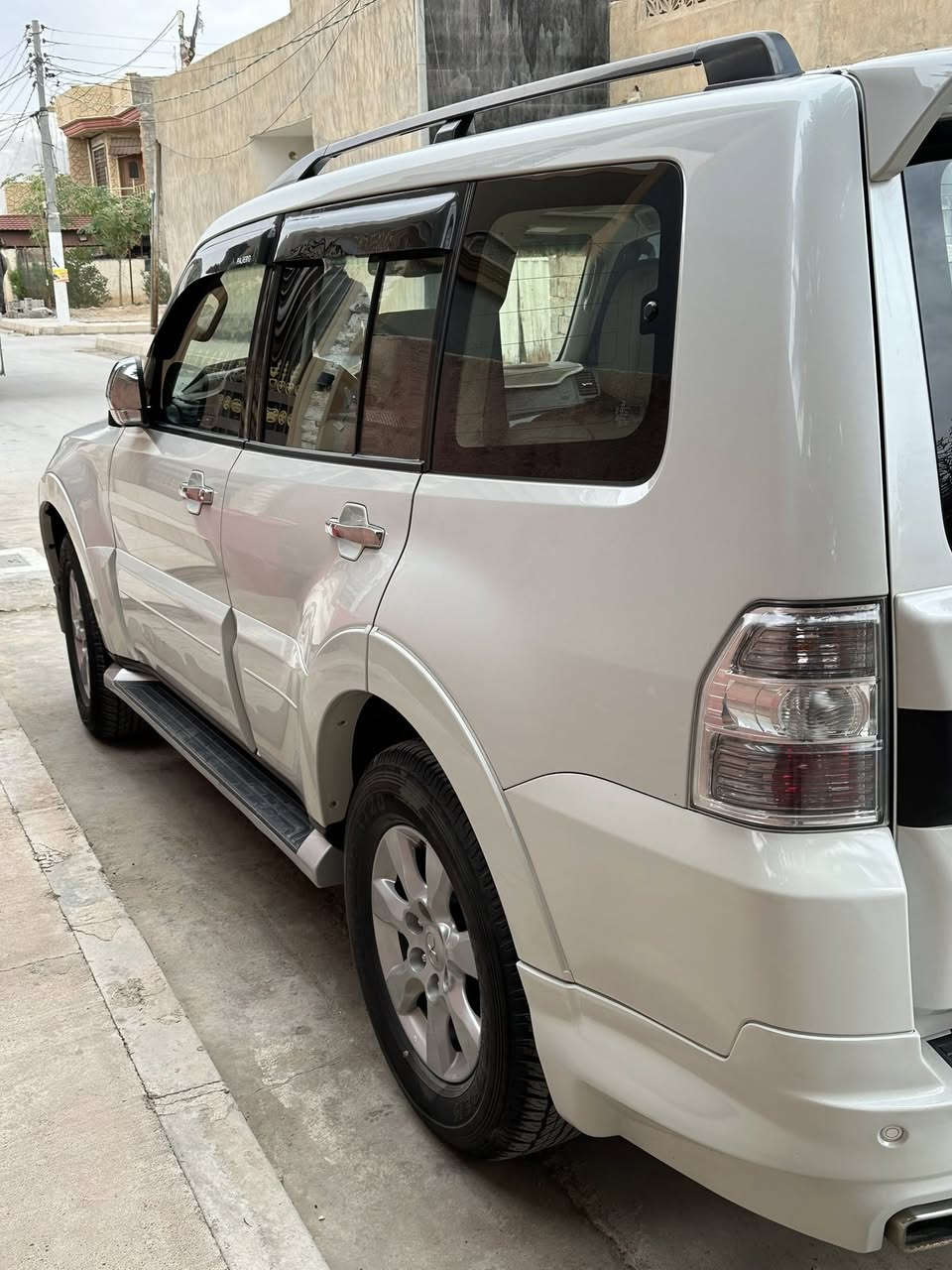 باجيرو خليجي حبتور
موديل 2016
فئه GLS
مواصفات حبتور 
اسلايت 
شاشه جبير 
كأمره 
كشنات جلد 
كشنات كهربائي
مرايه شفط 
دفع رباعي 
٧ راكب 
معروفه مواصفاته 
سياره صبغ تكمه صفحه سكن سبب شخوط 
كير مكينه بشرط 
ماشي ١٢٨ كيلو 
عنوان ديالى خانقين 
سعره 191 او بي مجال للشراي 
واي استفسار 
***********
