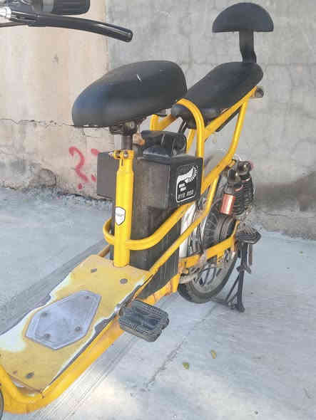 دراجە شحن للبیع.....
دراجە شحن للبیع باتري اي شيء مابي شغال بس العقل لو الملف بيهة خلل!!!!!!!!!

السعر 100 الف و مجال❤️‍🔥
