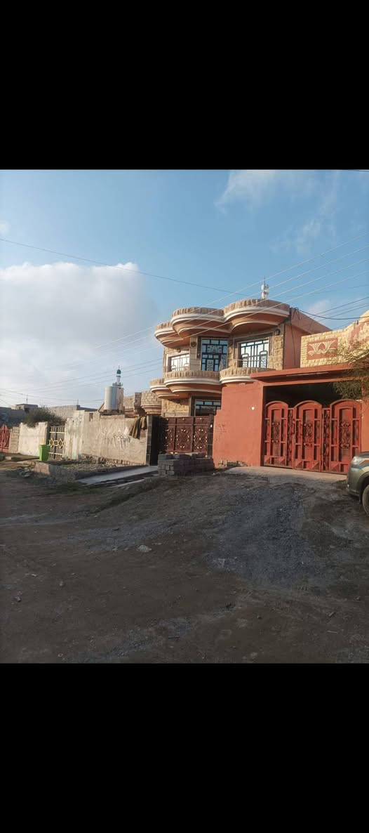 بيت للبيع حي الاسمده مساحه 25٠ طابو ***********
