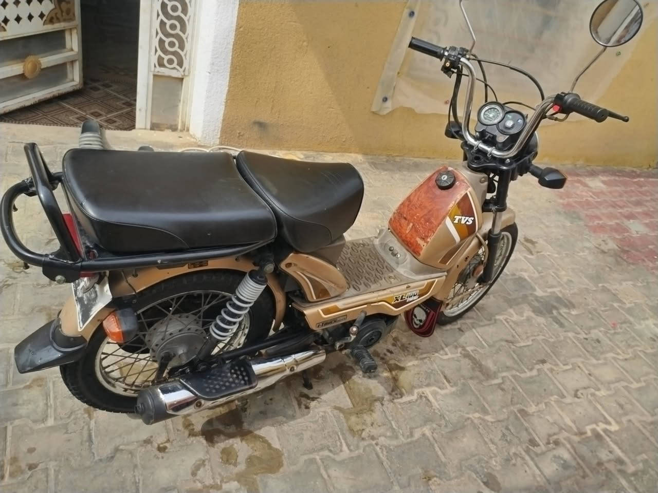 سلام عليكم دراجه بنزين مو شحن البيع السعر500بيه مجال لا تنقيص لا تبخير العنوان العماره ***********
