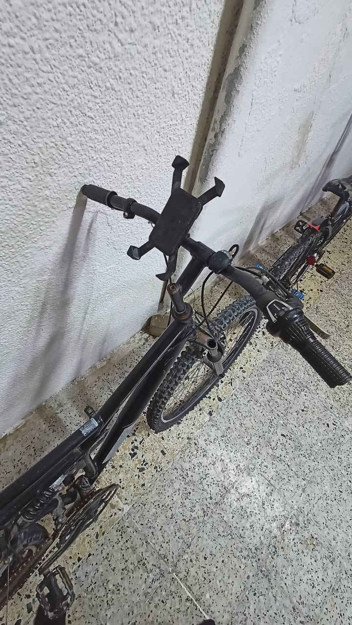 السلام وعليكم عندي بايسكل جديد    
كير  شغال.  
مكينه جديده
دبلات شغالين الاثنين 
نظافه 90./.
بس وسخ البايسكل 
مكان موصل الجانب الأيسر راسلني على موقعي Anas Ahmed


**إذا كنت صاحب هذا الإعلان وتريد حذفه لأي سبب، رجاءا أرسل رسالة إلى الدعم الفني**