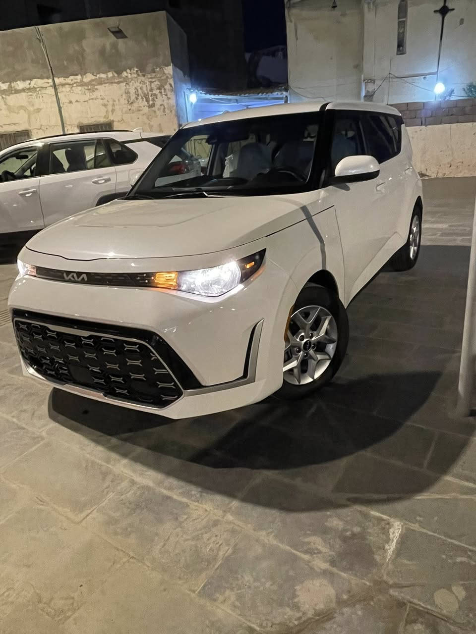 كيا سول موديل 2024. دخول جديد حره فحص موقت الحادث بس دعاميه وراديترات مبدلات وبيه كلير من أميركا قطعتين سعر 135 / رقم الهاتف ***********
