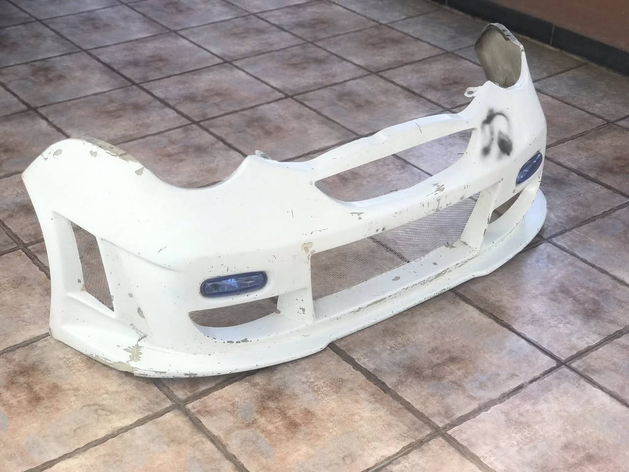 السلام عليكم
زوج دعاميات QQ شكل رياضي قالب بلادي
بروجكترات زوج لونين ابيض أصفر 
بيهن ملاحظات  بسيطة تتعالج معجون ڤايبر وتنصبغ حسب لون سيارة 
سعر ١٠٠ 
مكاني بغداد 

‭٠٧٧١ ٢٤١ ٣٢١١‬
