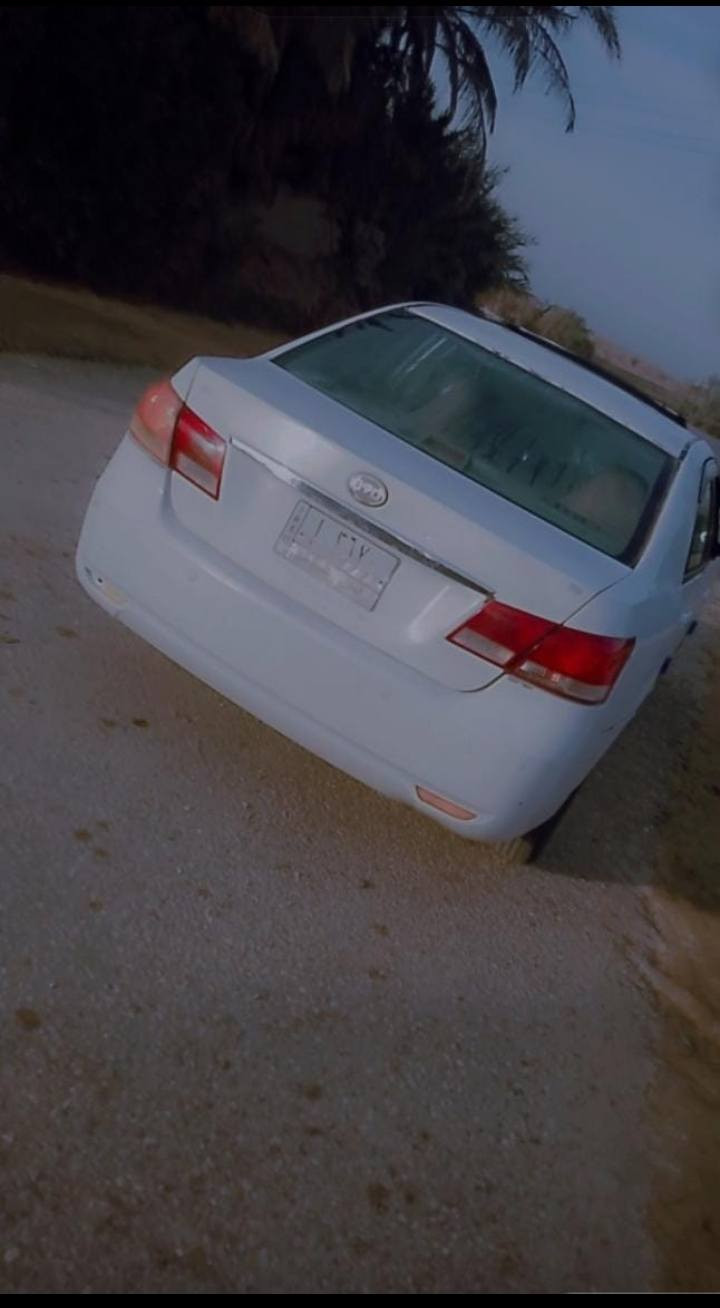 سلام عليكم بي واي دي موديل 2013 رقم مثنى مداور ثاني يوم  محرك وكير كورلا غرفه كولش حلوه تخم تاير جديد محرك وكير ترايك للبصره روحه جيه لاحماوه ولاتبخير ولاتنقيص كشرها بي جاملغ ومعدل ومصبوغ شواصي الغود مكفوله اي نقص مابيهه كلشي بيه شغال حته حساسات الانذار وتبريد شغال بس عوزه غاز السعر 40 وبيه مجال مكان السياره رميثه ***********
