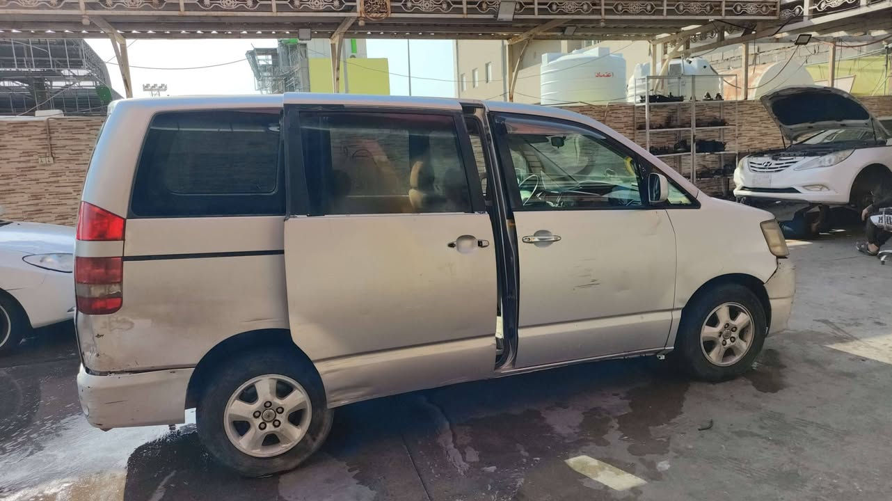 السلام عليكم   السيارة معلايه 2014 اصل 2001 ما ماشي بلمعامله
تايوتا نوح او نها للبيع السعر 50 ورقه
كير محرك خير من الله
مريات شفط
تبريد بيه ليك بلبوراي 
تيارات 75%
حداديه 75%
كلشي موضح بلصوره بيه ترتيب بسيط بلبدي
سياره انطيك بيه وكالة
للتواصل ***********
