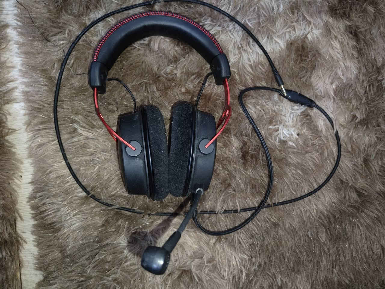 شاشة وسماعات سويه للبيع بسعر 230 الف فقط وبيها مجال بسيط للشراي🤍💎
رقمي : ***********
راسلني خاص لمعرفة جميع التفاصيل🖤

شاشة مونتر ام اس آي ، استخدام 4 اشهر جديدة جداً وبدون اي خلل ونظيفة كلش ومواصفات حلوة ومناسبة جداً🤍

مواصفات الشاشة: 

MONITOR MSI G244F E2

24", 1MS, 
180HZ, 
RAPID IPS,
 FULL HD,
 SRGB 123%, 
AMD FREESYNC,
 LESS BLUE LIGHT NIGHT VISION
تحتوي على كثير من الاعدادات لتصفية الضوء وتحتوي على مجموعة فلاتر مناسبة للافلام والالعاب والتلفاز وغيرها...

وأيضاً سماعات HyperX Cloud Alpha
سماعات جداً نظيفة وقوية ونقية وبيها عزل حلو وتصفية للصوت ، استخدام قليل جداً مع مداراة

مواصفات السماعة:
HyperX Cloud Alpha Wireless - Gaming Headset for PC, Xbox, PS4/5
, 300-hour battery life,
 DTS Headphone:X Spatial Audio, Memory foam,
 Dual Chamber Drivers, Noise-canceling mic, 
Durable aluminum frame,
Red
