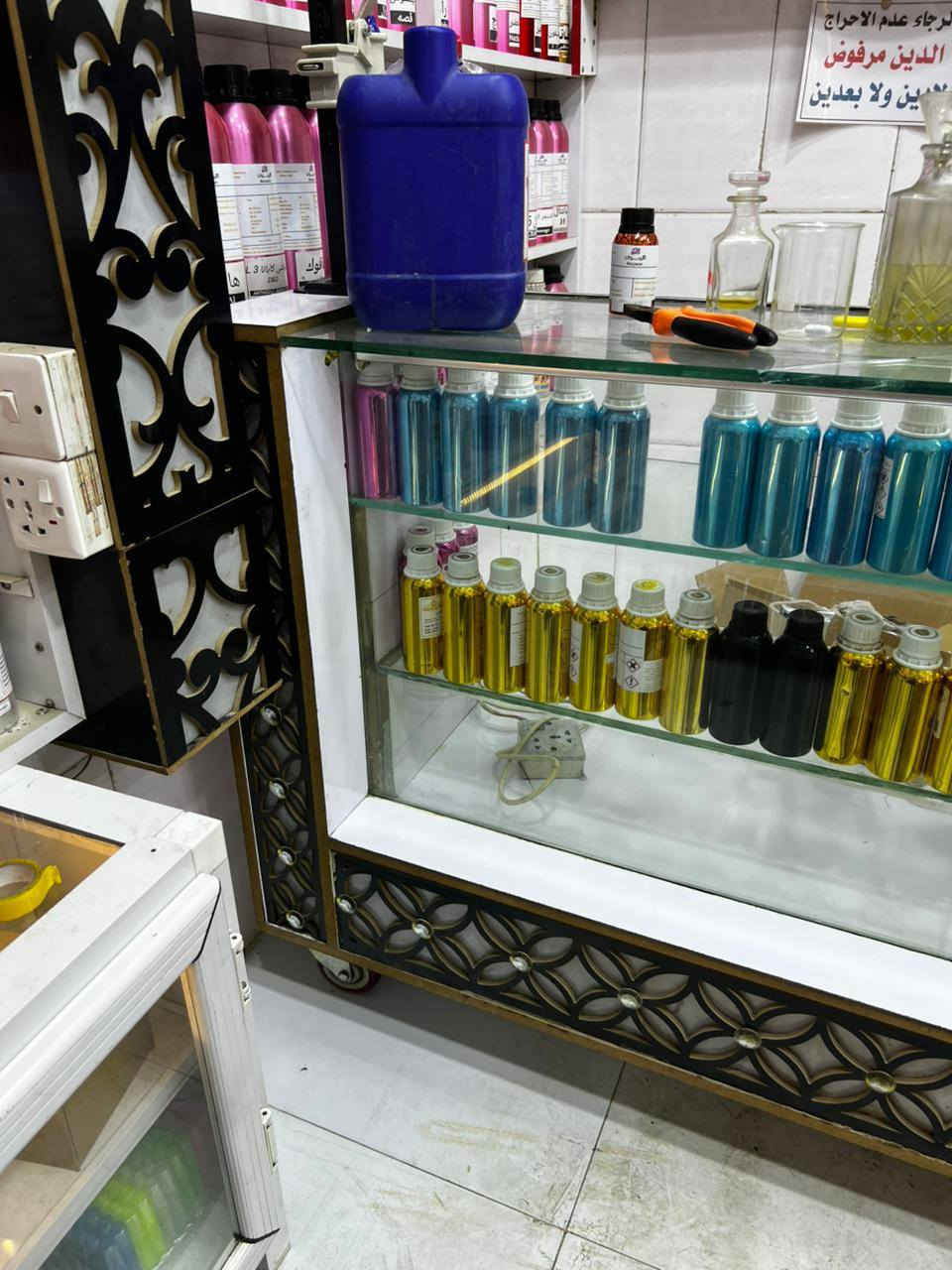 ميز NDF إطار CNC + اناره داخليه يحتوي على 3 رفوف  جام 10ملم يصلح للعطور او للعرض السعر 250 وبي مجال 
علماً
عرض الميز 40 سم
طوله 1.50 
ارتفاعه 80 سم مكلف بالنشر***********
