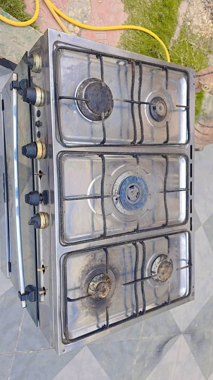 البيع طباخ شرط الشقل حته الفرن السعر ب 100 الف ***********
