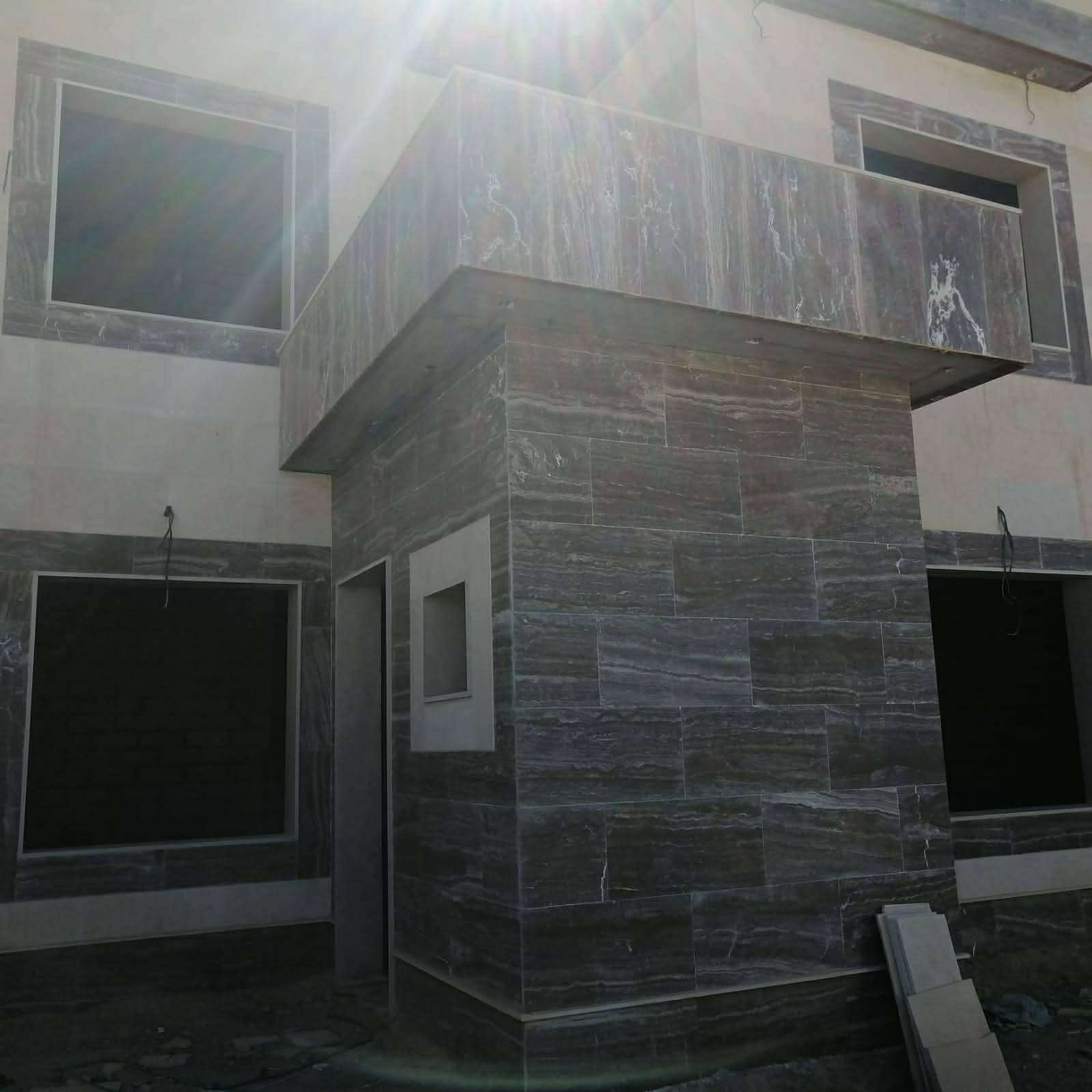 دار للبيع في مجمع Golden Villas خلف مجمع بيتي
دار جديد بناء حديث مساحة ٢٠٠ متر طابقين مقابل حديقة ومتنزه يتكون من ٣ غرف نوم كبيرة وهول ومطبخ و ٤ مجموعات صحية وحمامات وگراج وحديقة بناء وتعديل مكتب هندسي تغليف واجهة مرمر سطح طابقين شتايگر وفوم أساس رفت وبادلو بارتفاع ٤٠ سم خلاطات وحمامات دفن وتعليق ماركة Grohe... المجمع متكامل الخدمات من شوارع تبليط وأرصفة ومجاري وانارة... . المتبقي البياض وسيراميك الارضيات والابواب الداخلية..
للاستفسار
***********
***********
