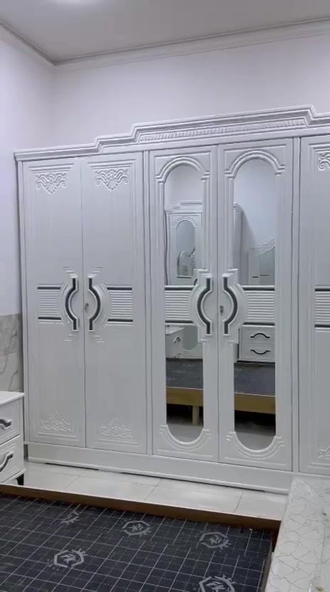غرفة ست ابواب موديل (حيفا ) تصميم تركي بشغل ولمسات عراقية 
الخارج ام دي اف 9 ملم 
الداخل جام 3 ملم 
القاعدة بلوك صاج 16 ملم 
الظهر جرجوبة فتح وشد براغي 
الصبغ فرن حراري ودرجة اولى 
الدوشمة عراقية وخياطة يدوية والون حسب الطلب 
السعر مليون و250

 مع الشد والنقل داخل بغداد مجاناً

#أطراف بغداد

الغزاليه /ابو غريب/حي الوحده 15 الف 
الحسينيه/الشرطه الرابعه / البوعثيه/الراشديه / التاجي 10
الطارميه / 20
المحموديه /  25/
الشعله/10

#المحافظات 🦋

المحافظات 
النجف 75
الكوت 75 
كربلاء 50 
الحلة 50 
سامراء 50 
الديوانية 100 
تكريت 100 
الرمادي100
الناصرية 200
السماوة 200 
العمارة 200

#ملاحظه التوصيل يشمل الشد 🔧


**إذا كنت صاحب هذا الإعلان وتريد حذفه لأي سبب، رجاءا أرسل رسالة إلى الدعم الفني**