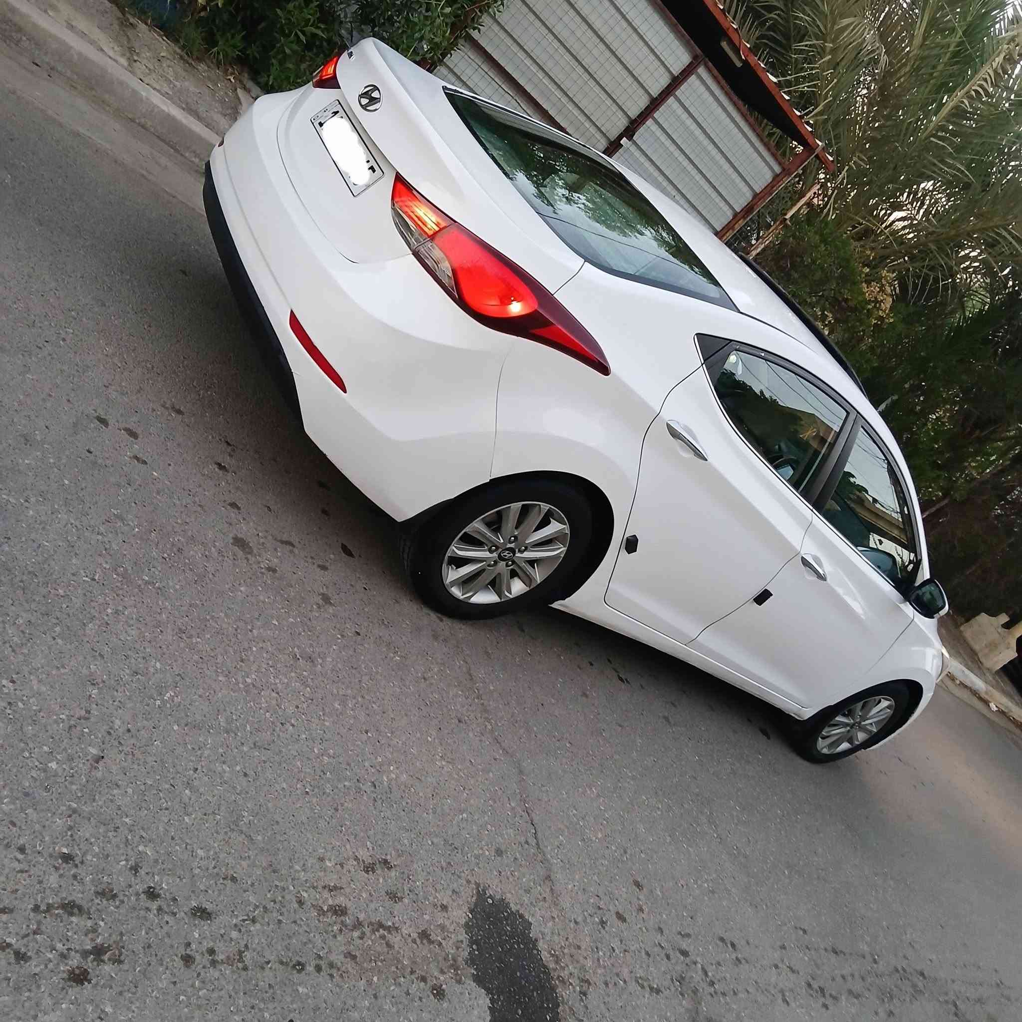 رقم بغداد الدولي بسمي
فول مواصفات 1/1عدا البصمه /فتحه سقف/شاشه /كامره /تبريد قطعتين /داخل صاج /اشاير مري /مري شفط/تحكمات استيرن جهتين / لد أمامي خلفي/ تبريد ثلج/ماشيه 140 كيلو 
محرك 1800 دوش مامفتوح شرط 
كير محرك كفاله تخم تاير جديد  صدر أمامي خلفي جديد حتى المشط مبدله بيه صبغ قليل يم الكيلون مال البنيد وبيها تكحل عله كد كارت اثر تكشير  الاستفسار ***********
السعر 121 مكان السياره بغداد حي الجهاد الأطباء
