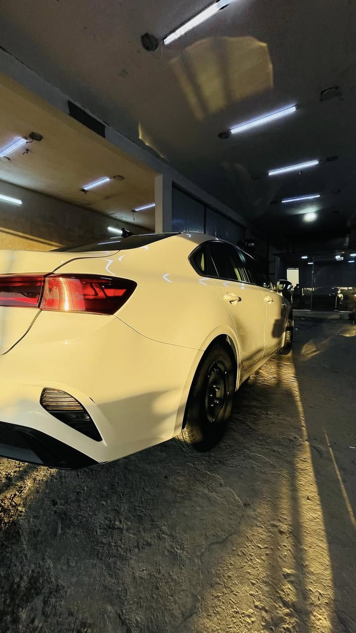مراوس وية كي فور رايد نضيف 🚘
Kia Forte موديل ٢٠٢٣ وارد أمريكي 🇺🇸

▫️ محرك 2000 دوش
▫️ ماشية 50,000 mi
▫️ الحادث: جنطة وجاملغ فقط
▫️ تحكم استيرن
▫️ رادار أمامي وجانبي
▫️ نظام منع الانزلاق
▫️ تحديد مسار
▫️ مكيف ثلج واقتصادية بالبنزين
▫️ السيارة نضيفة ومرتبة، استخدام شخصي ✨

السيارة ما تحتاج شي وجاهزة للاستخدام
للمهتمين التواصل خاص �


**إذا كنت صاحب هذا الإعلان وتريد حذفه لأي سبب، رجاءا أرسل رسالة إلى الدعم الفني**
